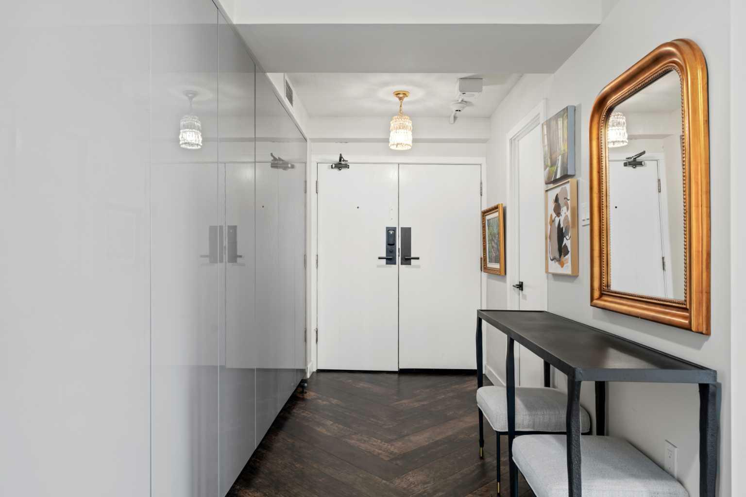 Property Photo: 1100 8 Avenue SW 2403 AB T2P 3T9