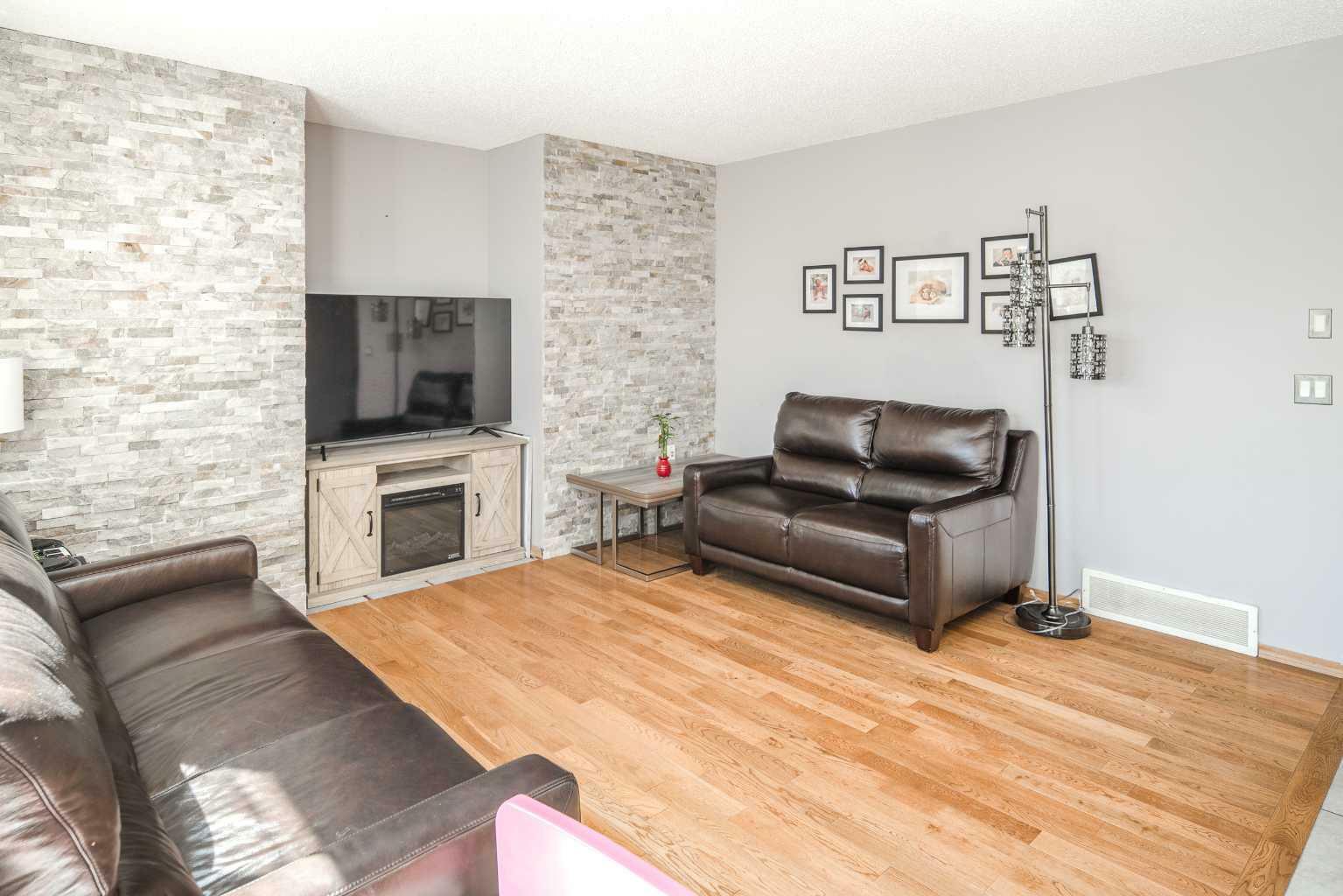 Property Photo: 517 Citadel Meadow Bay NW AB T3G 4Y9