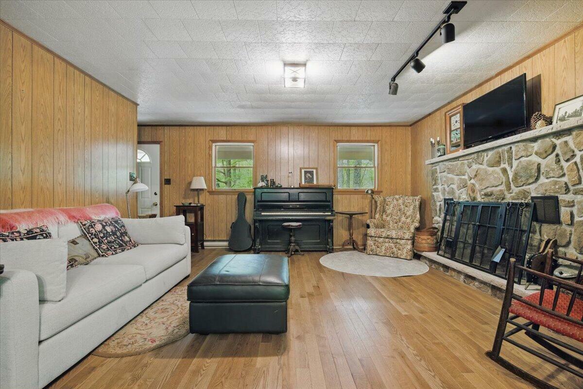 Property Photo: 2147 Gravel Road PA 18325