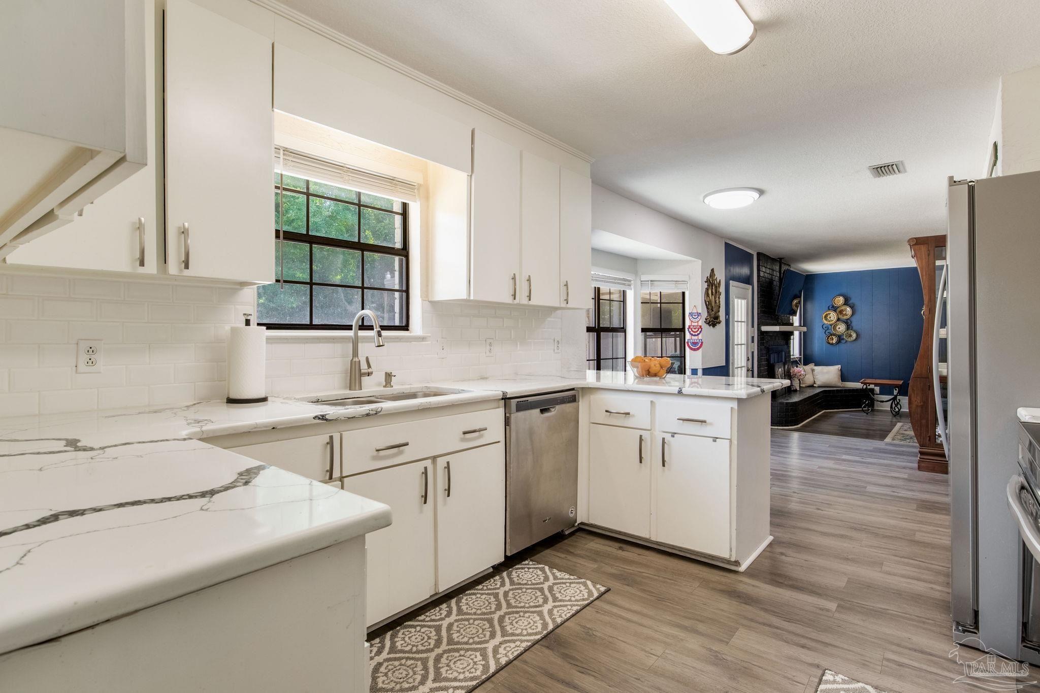 Property Photo: 5945 Pamela Dr FL 32570