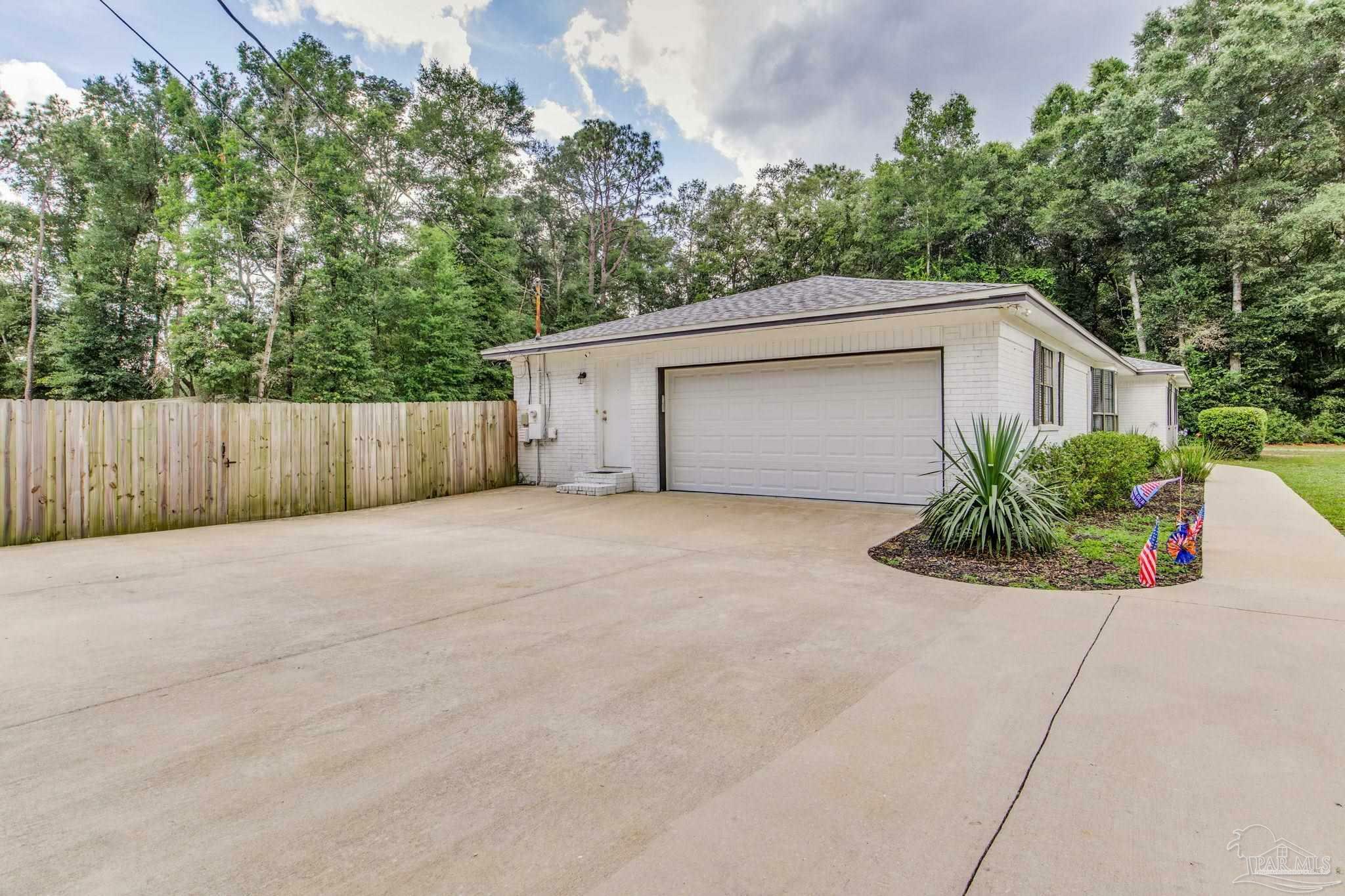 Property Photo: 5945 Pamela Dr FL 32570