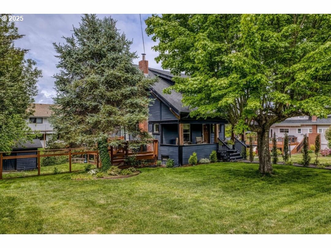 Property Photo: 51 N Dean St OR 97423