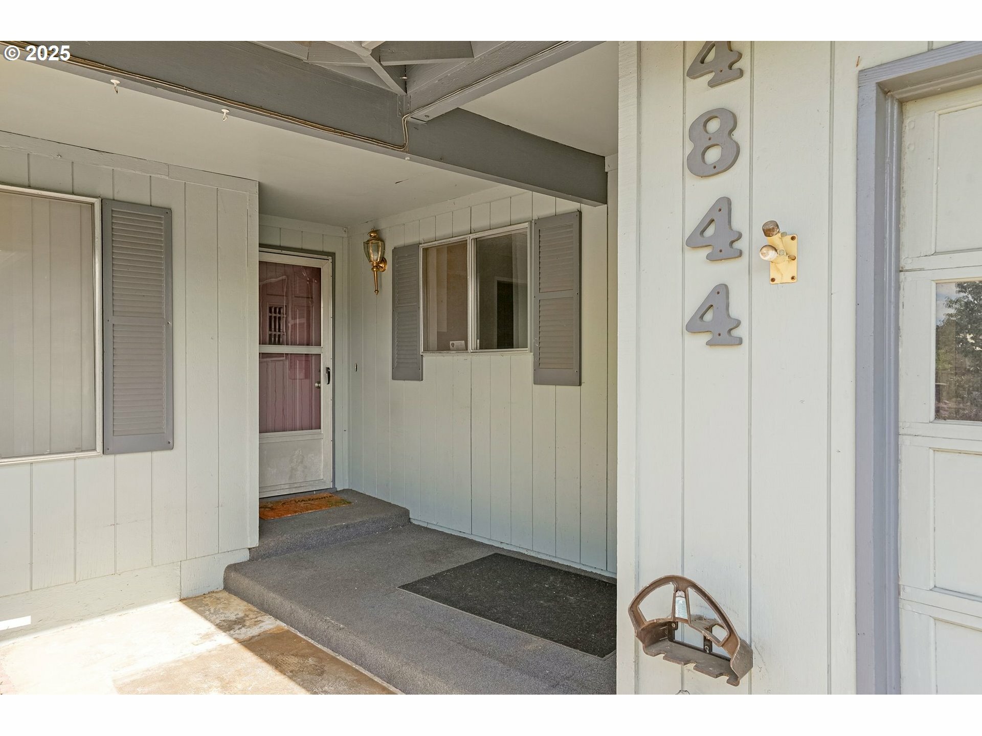 Property Photo: 4844 Driftwood Ct OR 97305