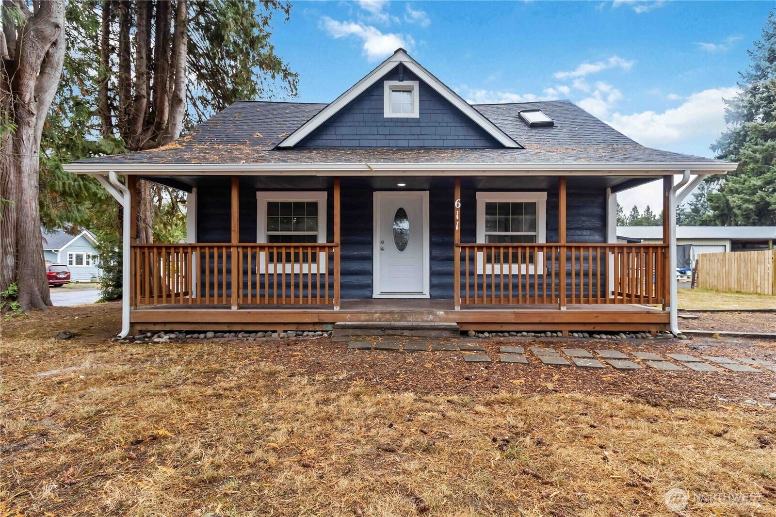 Property Photo: 611 NE Pioneer WA 98611