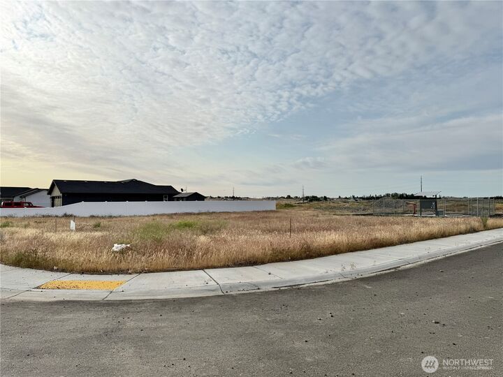 Property Photo: 88 Sunwest Drive WA 98823