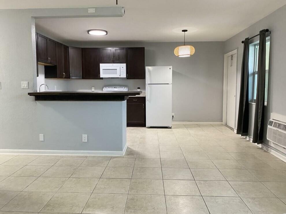 Property Photo:  810 Lake Shore Drive 17  FL 33403 