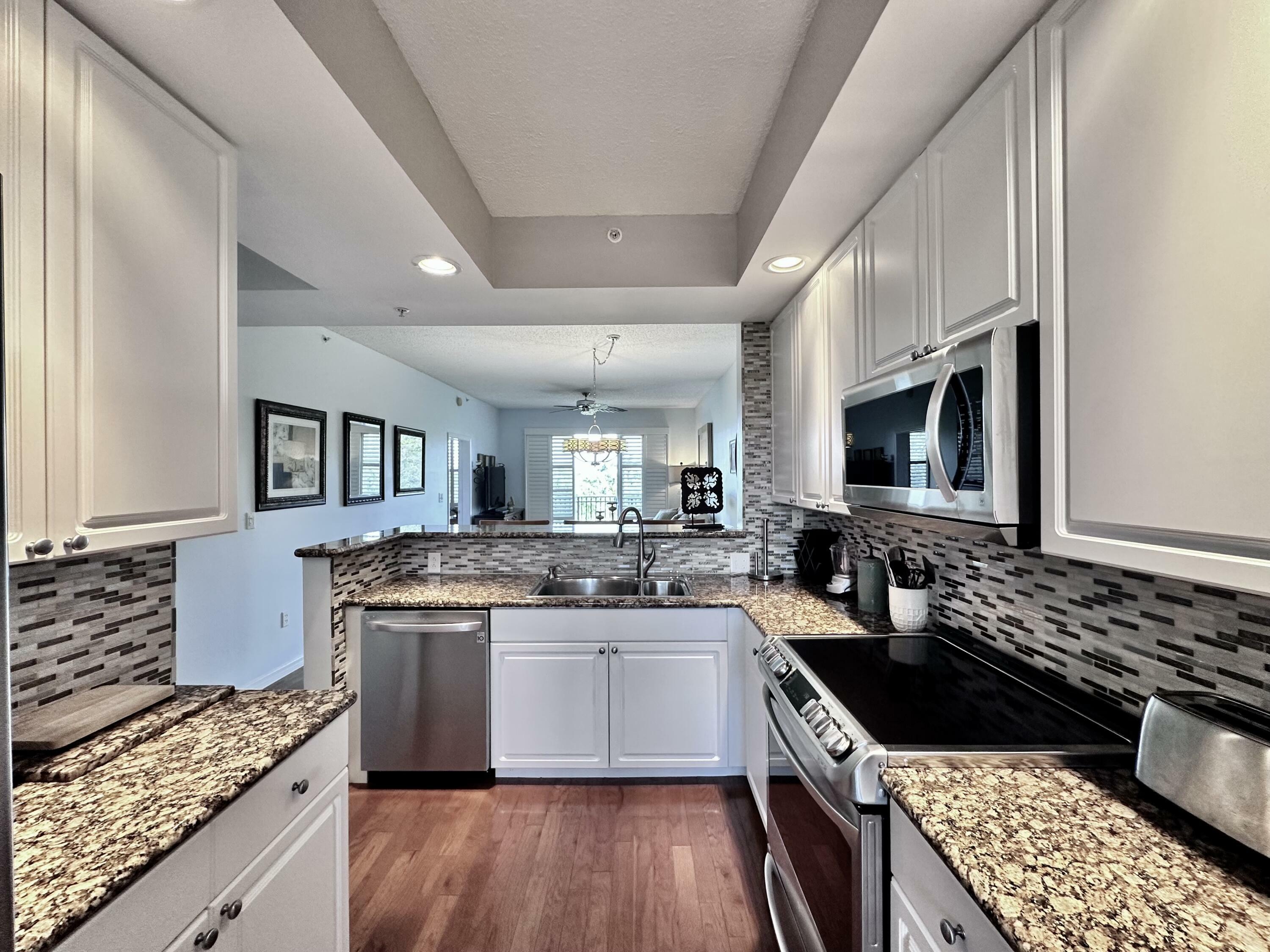 Property Photo: 26 Royal Palm Way 402 FL 33432