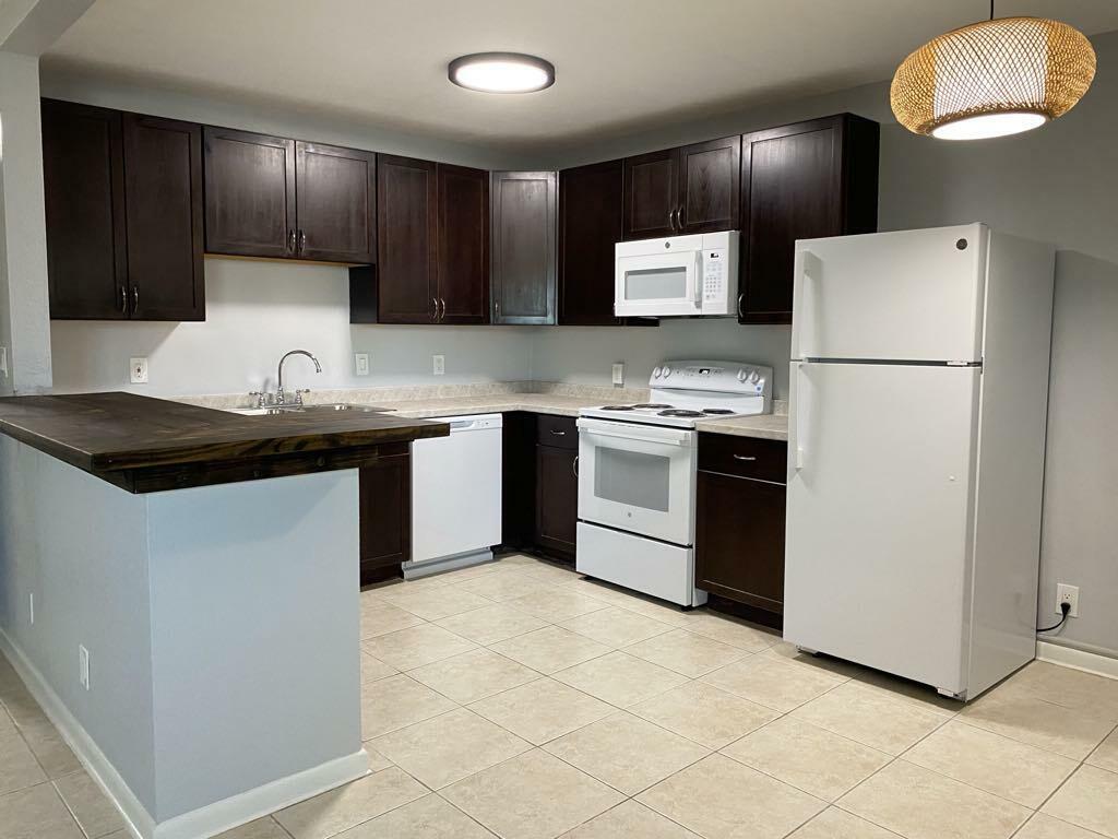 Property Photo: 810 Lake Shore Drive 17 FL 33403
