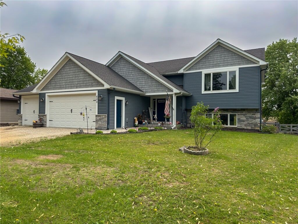 Property Photo:  600 Main Street  WI 54027 