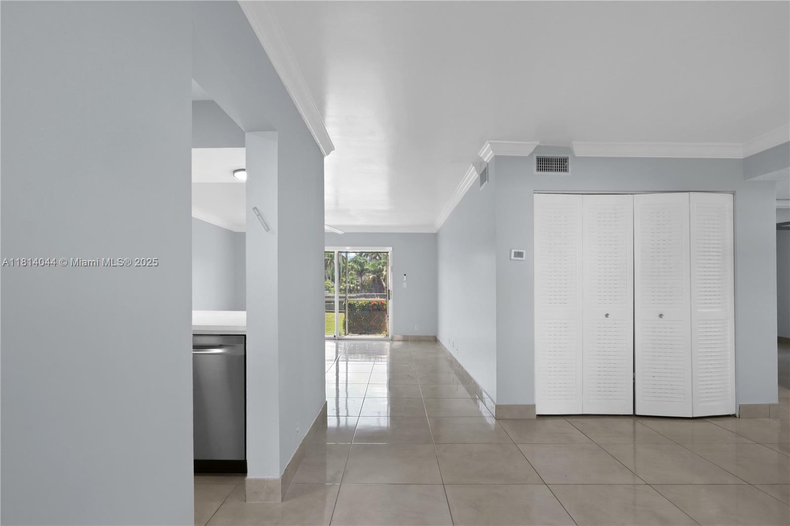 Property Photo:  4100 N 58th Ave 106  FL 33021 