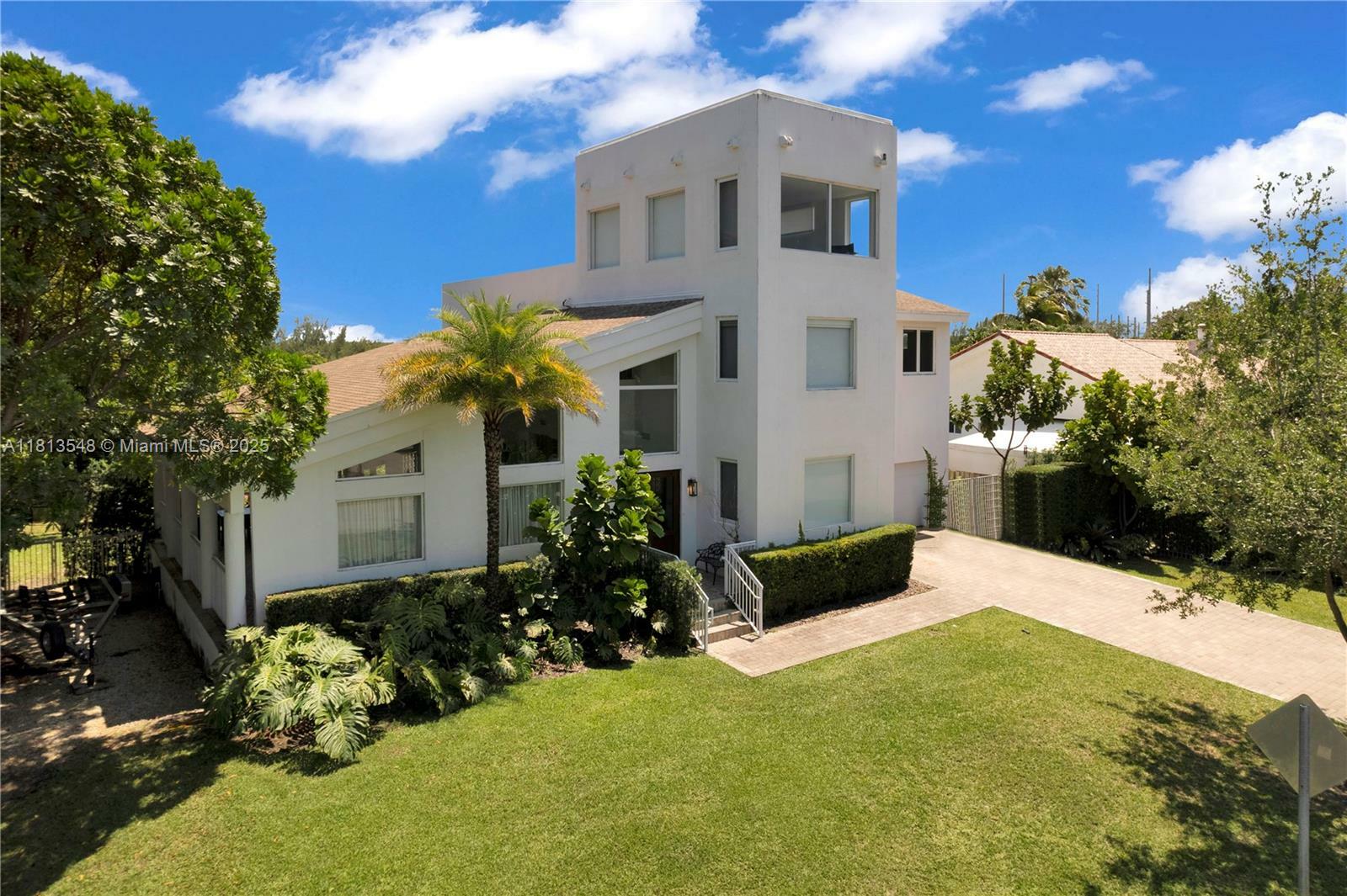 6320 Dolphin Dr  Coral Gables FL 33158 photo