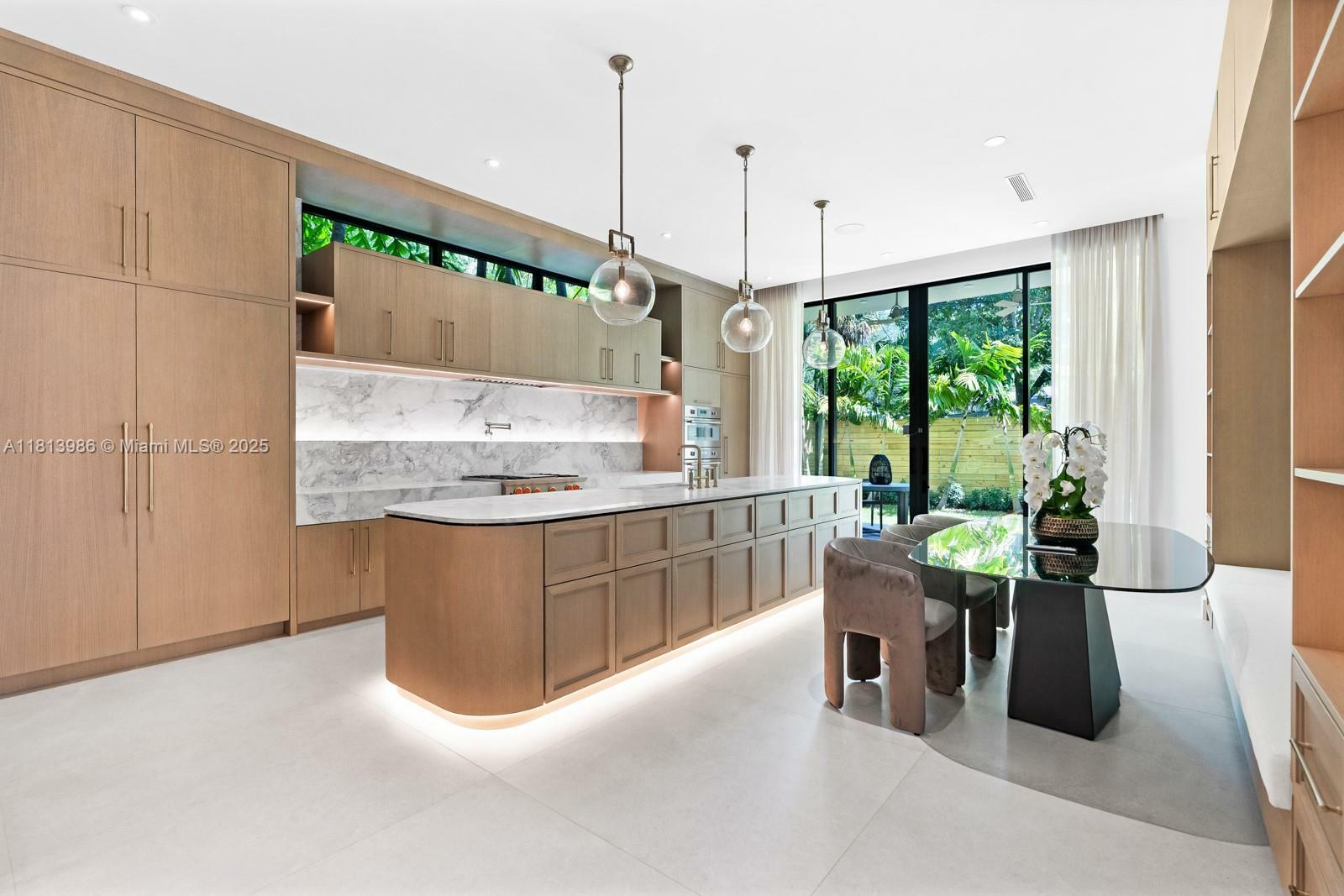 Property Photo: 4010 Park Ave FL 33133