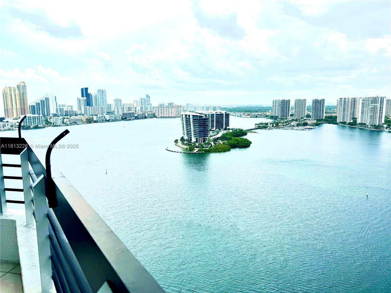 Property Photo: 3530 Mystic Pointe Dr 3001 FL 33180