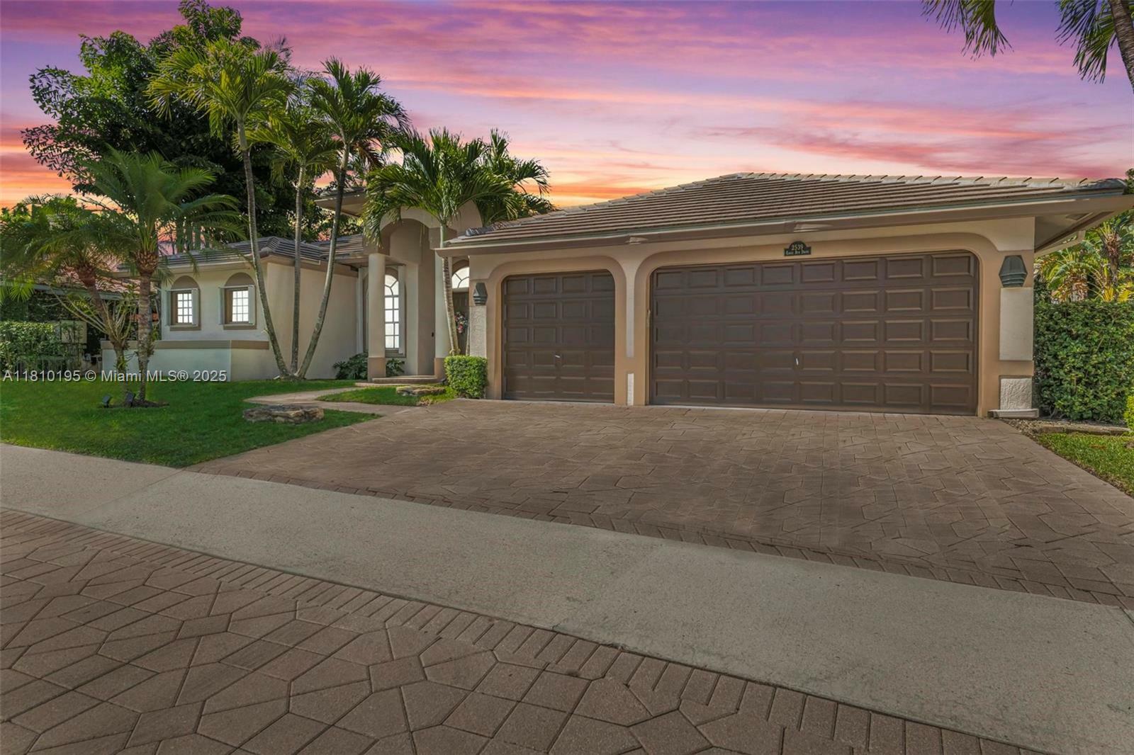 Property Photo: 2539 Eagle Run Dr FL 33327