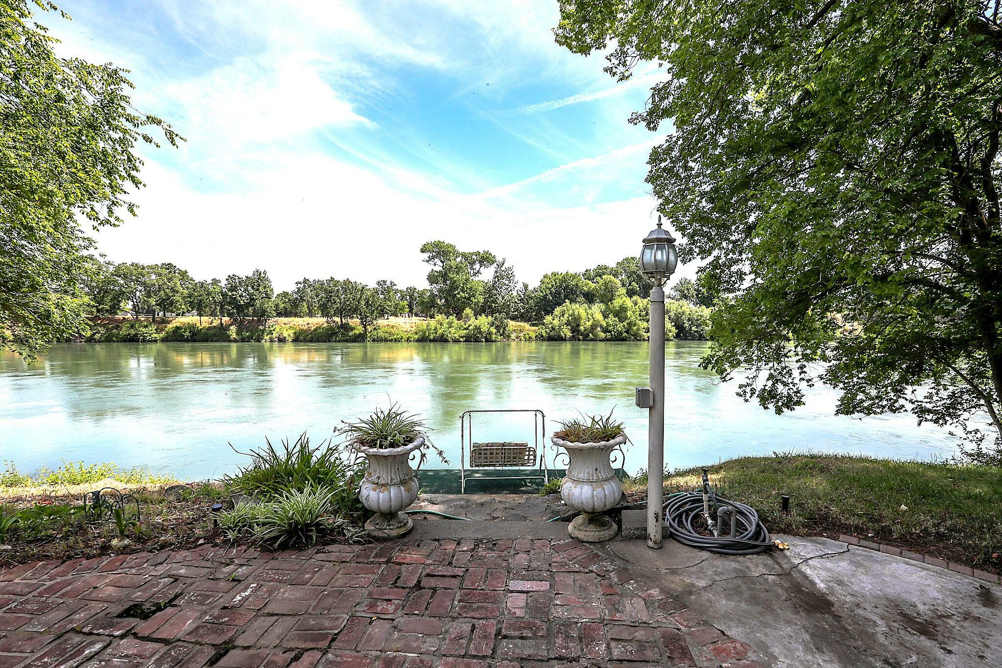 Property Photo:  410 Brearcliffe Drive  CA 96080 
