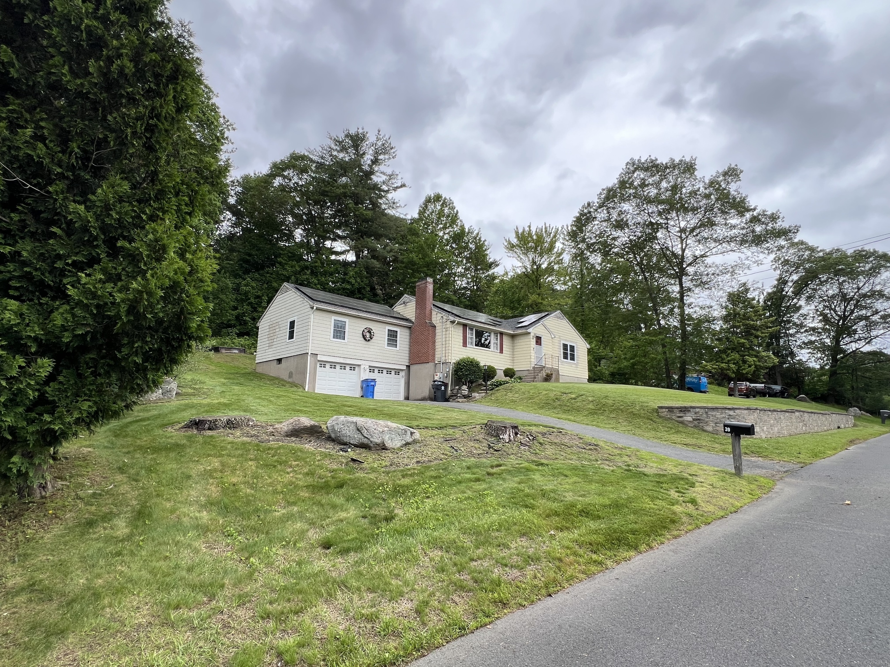 Property Photo:  39 Eastwood Road  CT 06010 