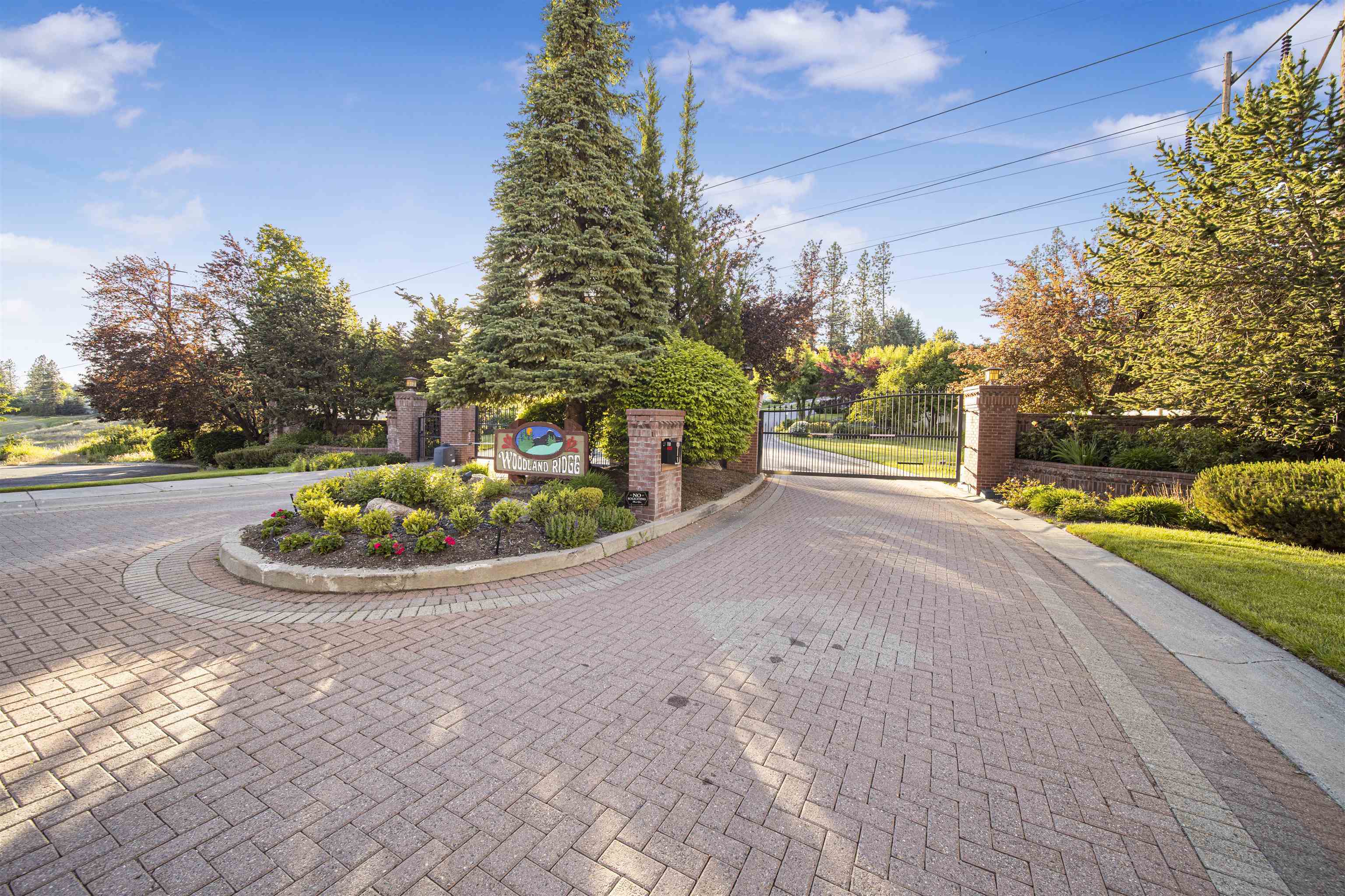 Property Photo: 7804 E Woodland Ridge Ln WA 99212