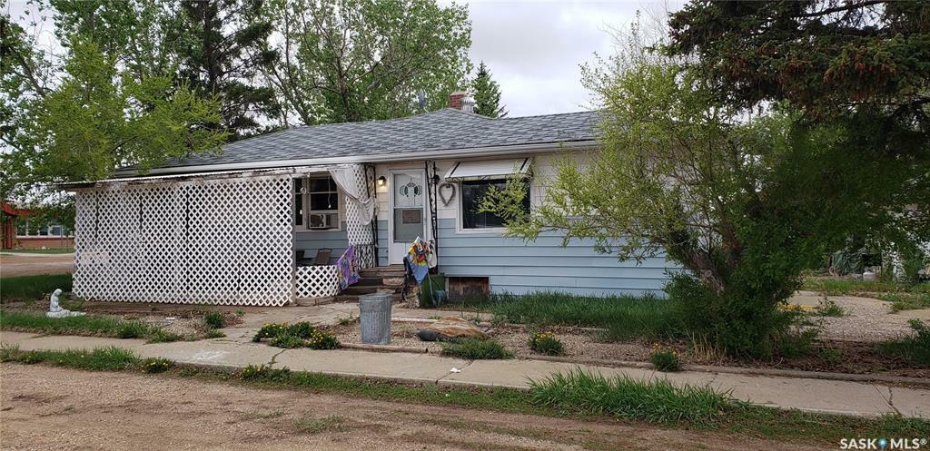 Property Photo: 324 2nd Street W SK S0H 2K0