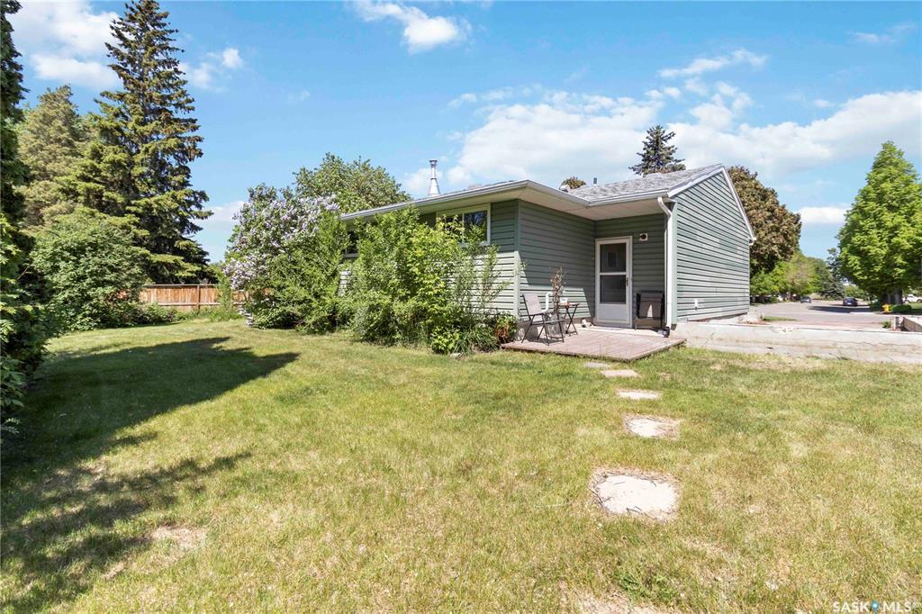 Property Photo: 2534 Eastview SK S7J 3G6