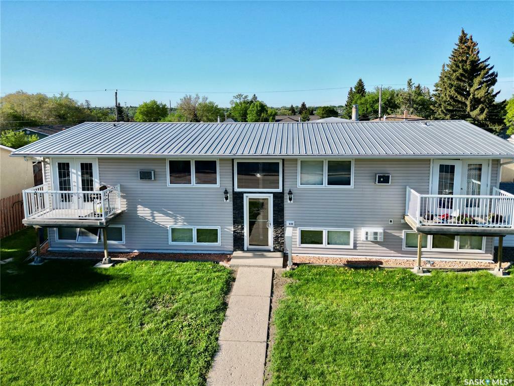 1213 Caribou Street W  Moose Jaw SK S6H 2M1 photo