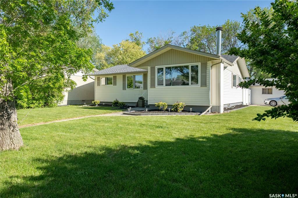 Property Photo:  88 Matheson Crescent  SK S4R 5C4 