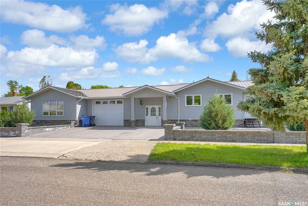 Property Photo: 110 3rd Avenue W SK S0H 1X0