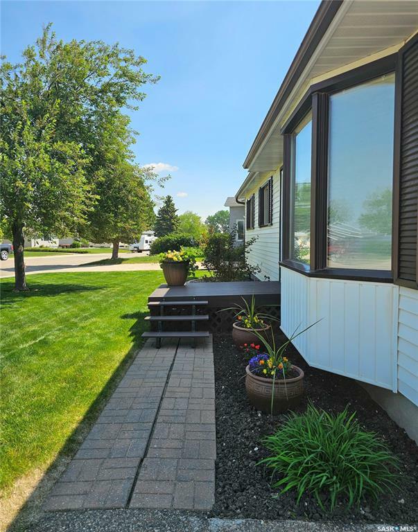 Property Photo:  84 Weaver Crescent  SK S9H 4B9 