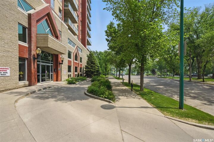 Property Photo:  902 Spadina Crescent E 1006  SK S7K 0G8 