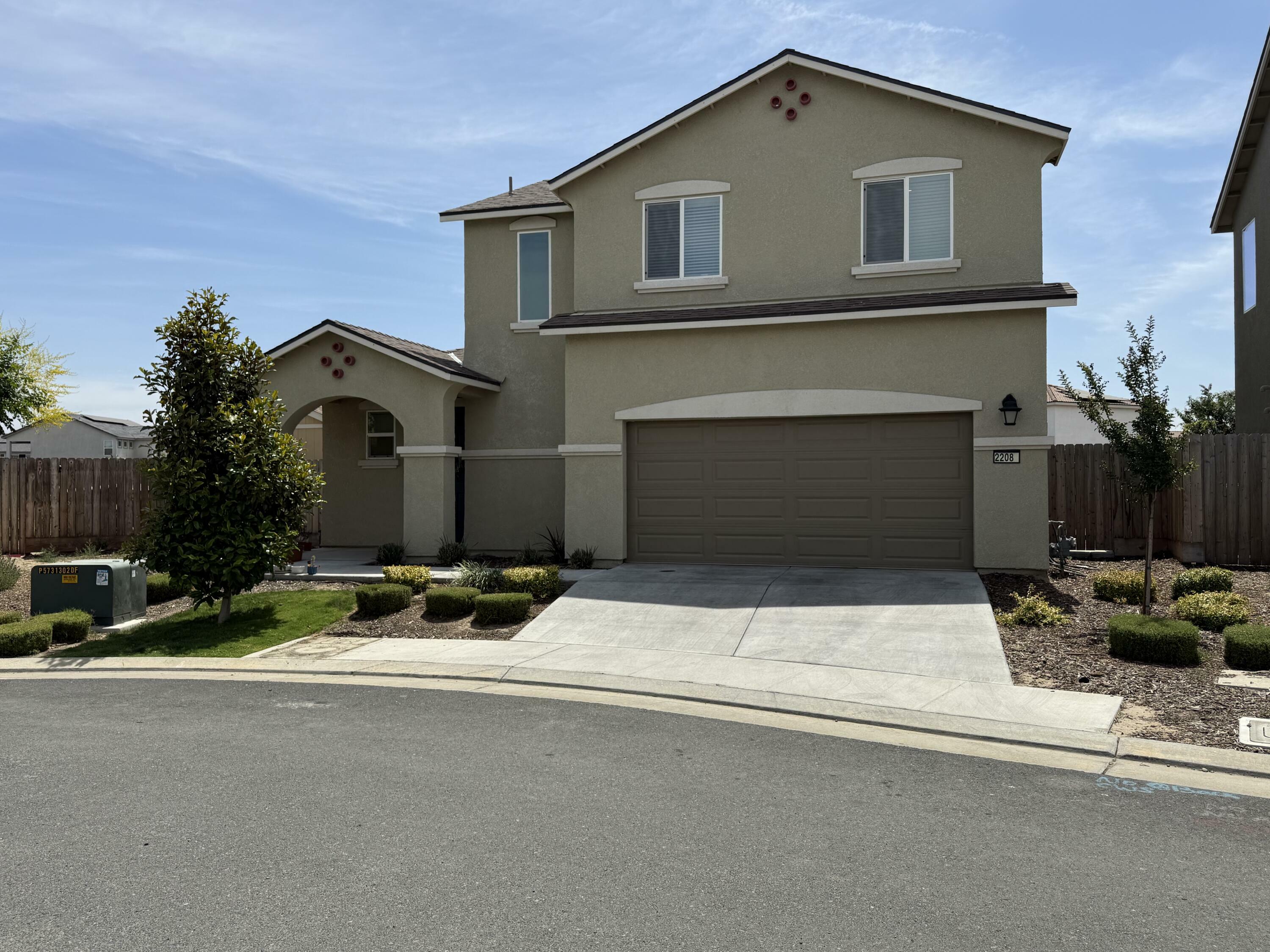 Property Photo: 2208 S Crumal Street CA 93292