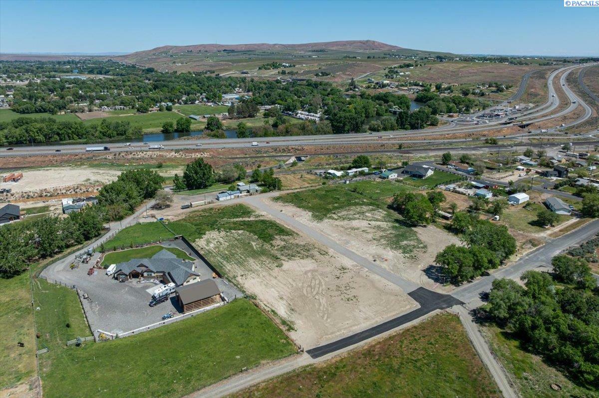Property Photo: 6616 NE 2nd St Lot 4 WA