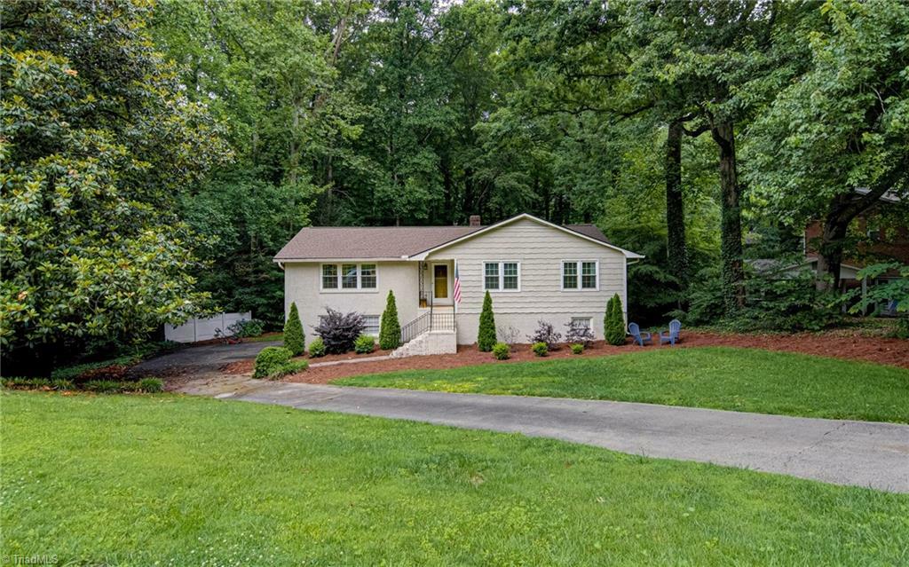 Property Photo:  615 Valleybrook Lane  NC 27104 