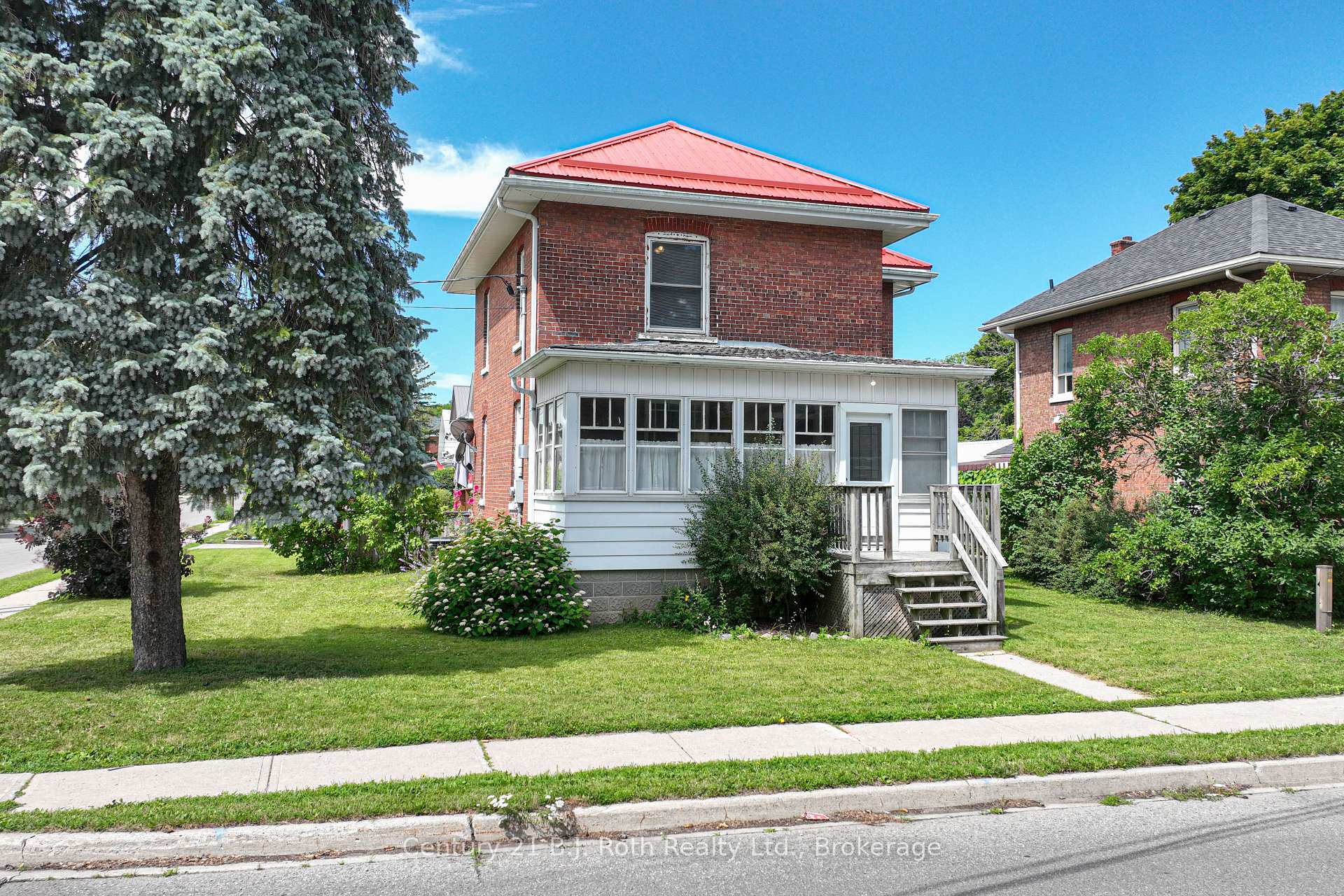 33 Sussex Street S  Kawartha Lakes ON K9V 3E7 photo