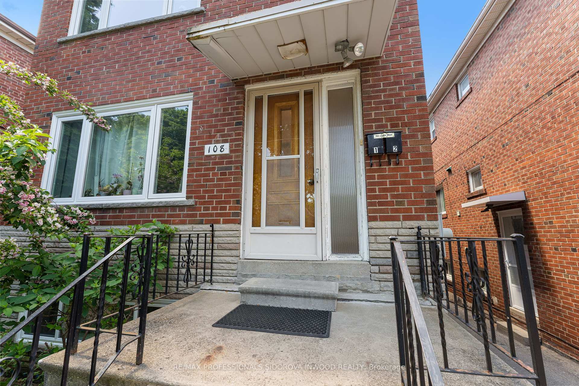 Property Photo:  108 Indian Road Crescent  ON M6P 2G3 
