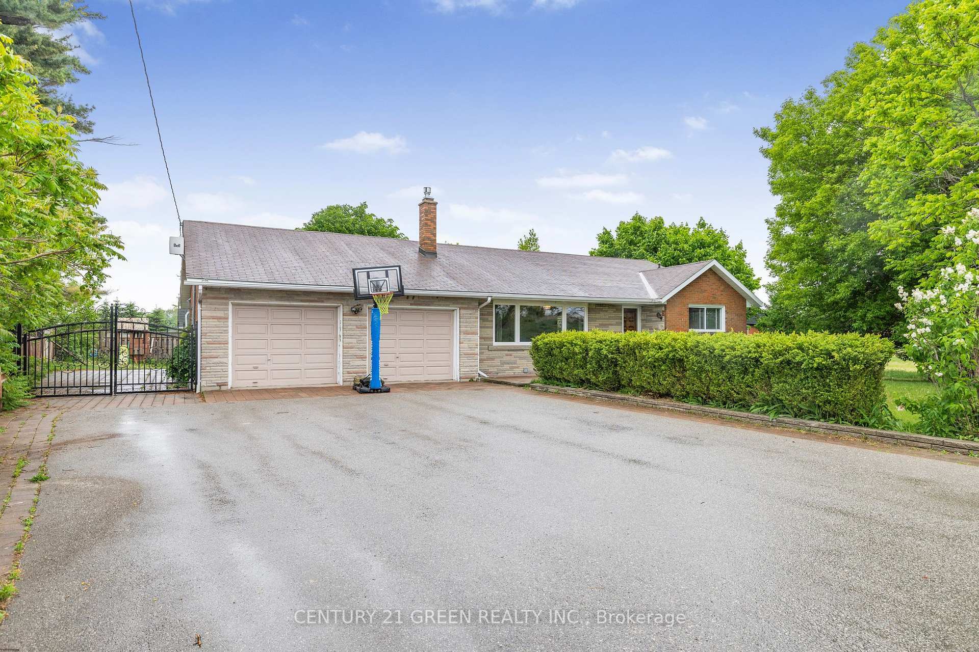 Property Photo: 5438 Trafalgar Road ON L9E 0Y8