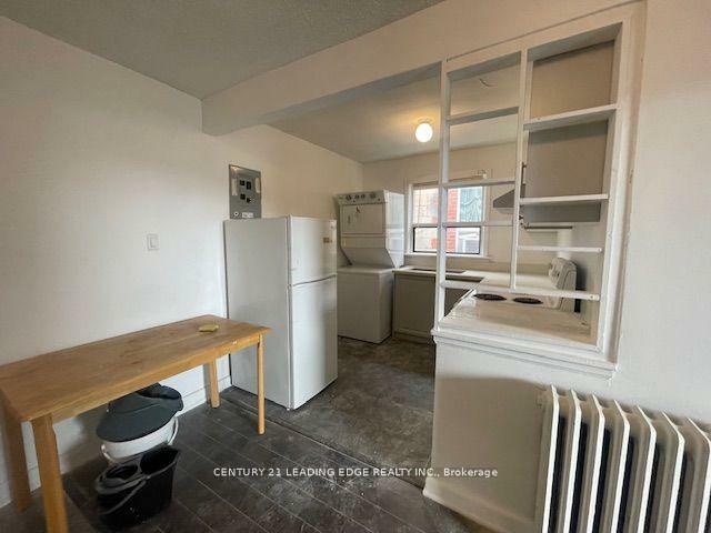 Photo de la propriété: 1516 Eglinton Avenue W Apt 1 ON M6E 2G8