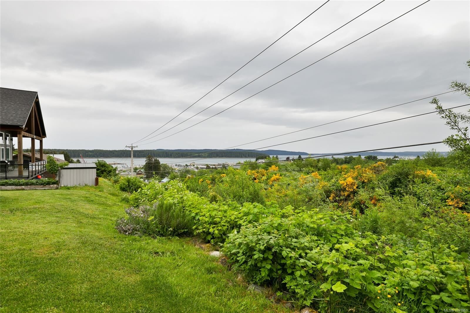 Property Photo: 570 Venture Pl BC V0N 2R0