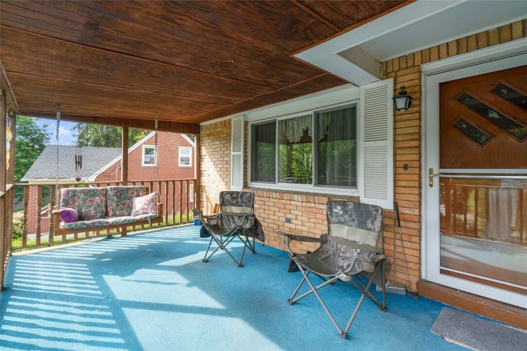 Property Photo: 100 Longvue Dr PA 15237