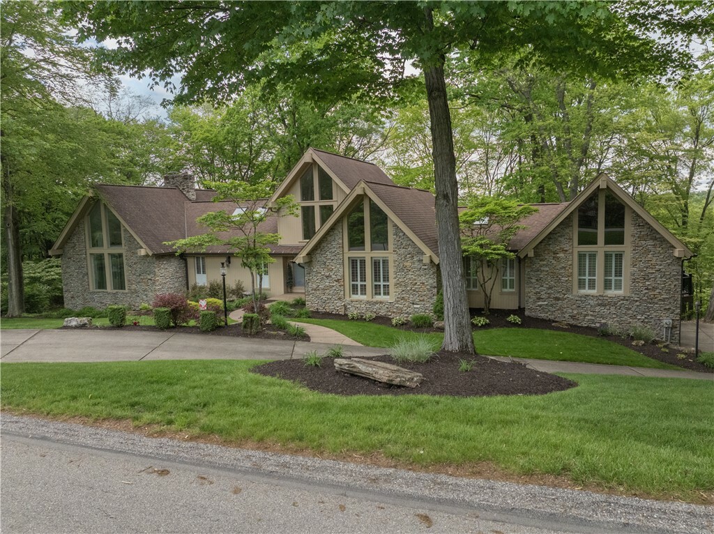Property Photo: 504 Timber Ln PA 15025