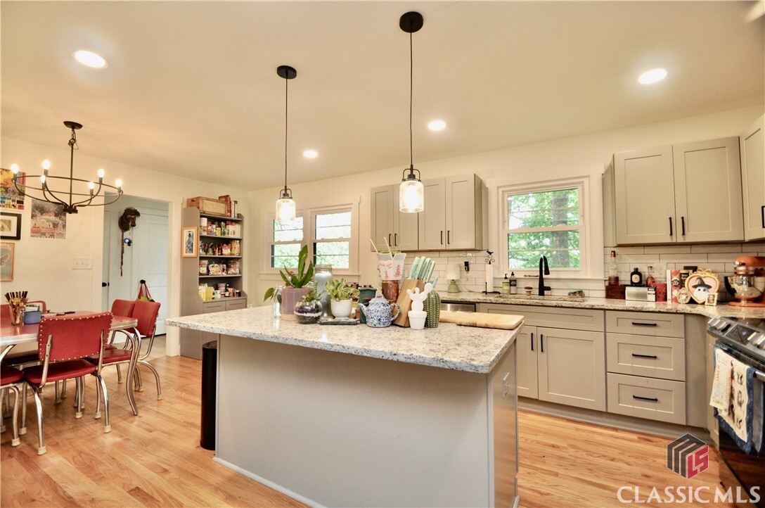 Property Photo: 225 Sherwood Drive GA 30606