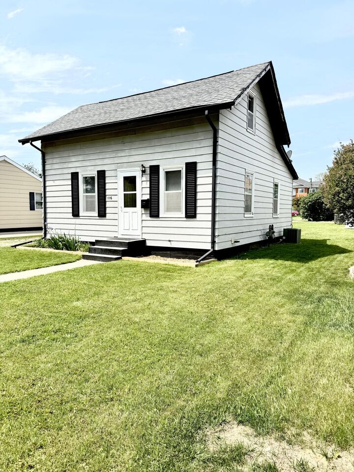Property Photo:  1116 S Lloyd St  SD 57401 