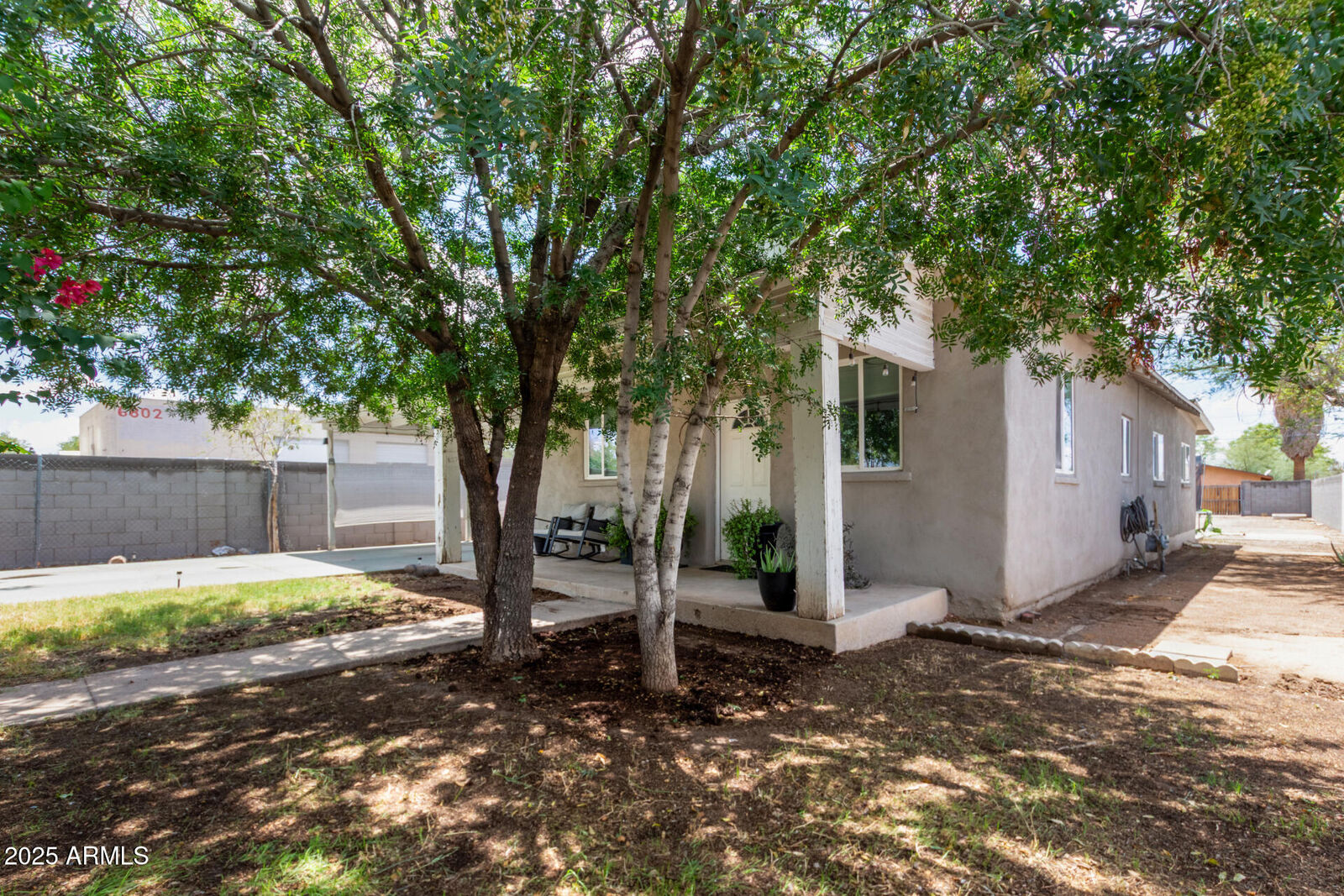 Property Photo: 6814 N 59th Avenue AZ 85301