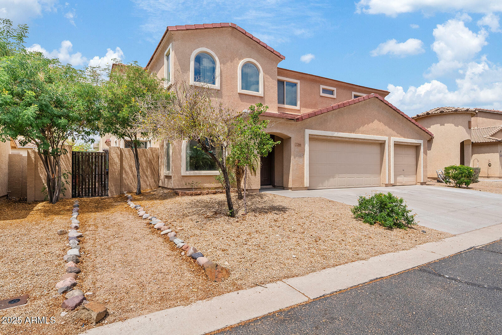 Property Photo:  2286 E Mohave Lane  AZ 85119 