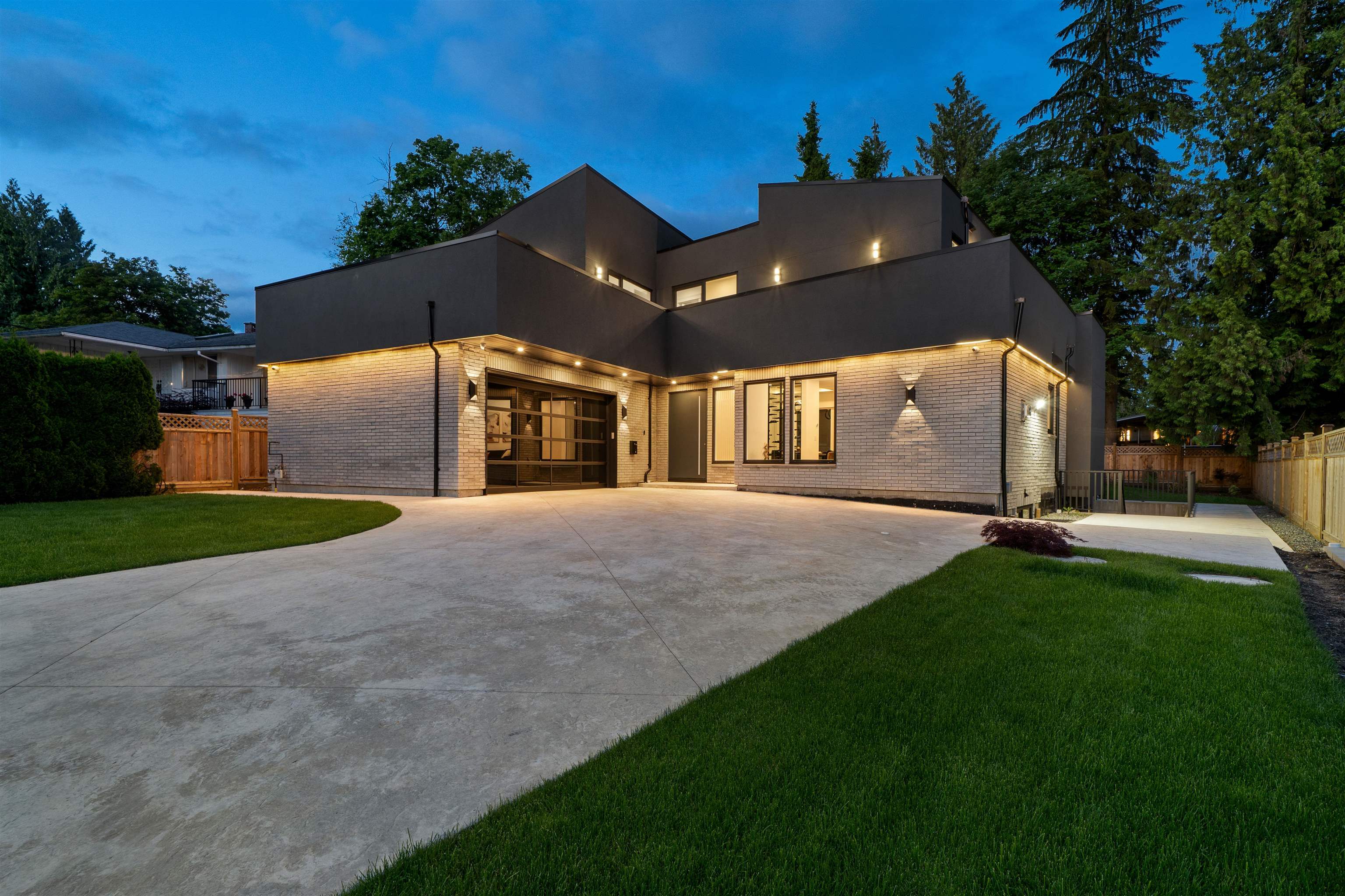 Photo de la propriété: 687 Poplar Street BC V3J 3K7