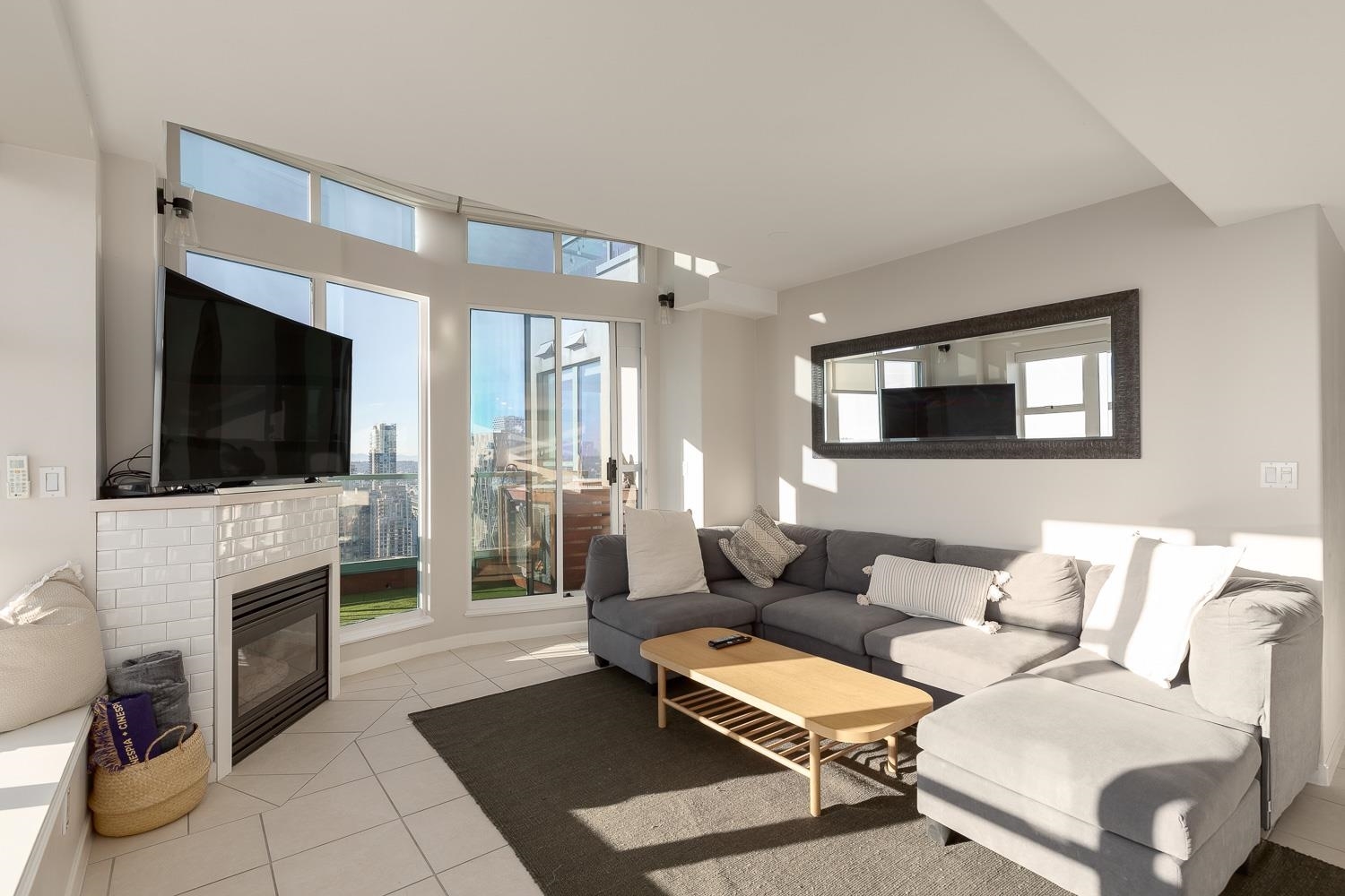 Property Photo: 939 Homer Street 3603 BC V6B 2W6
