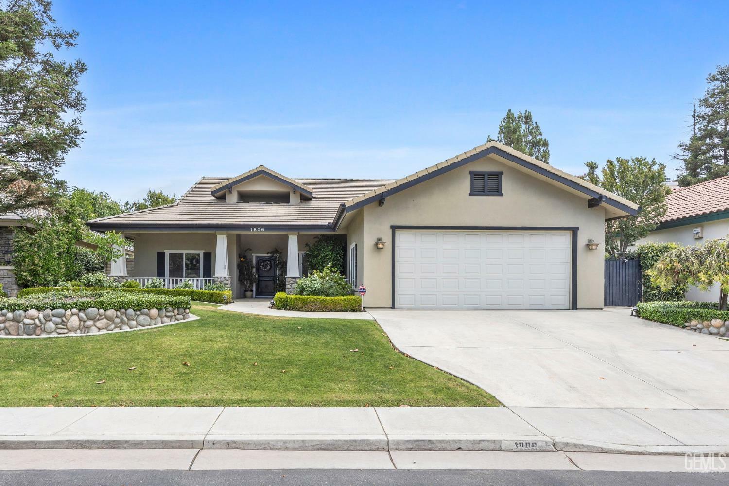 Property Photo: 1806 Wedgemont Place CA 93311