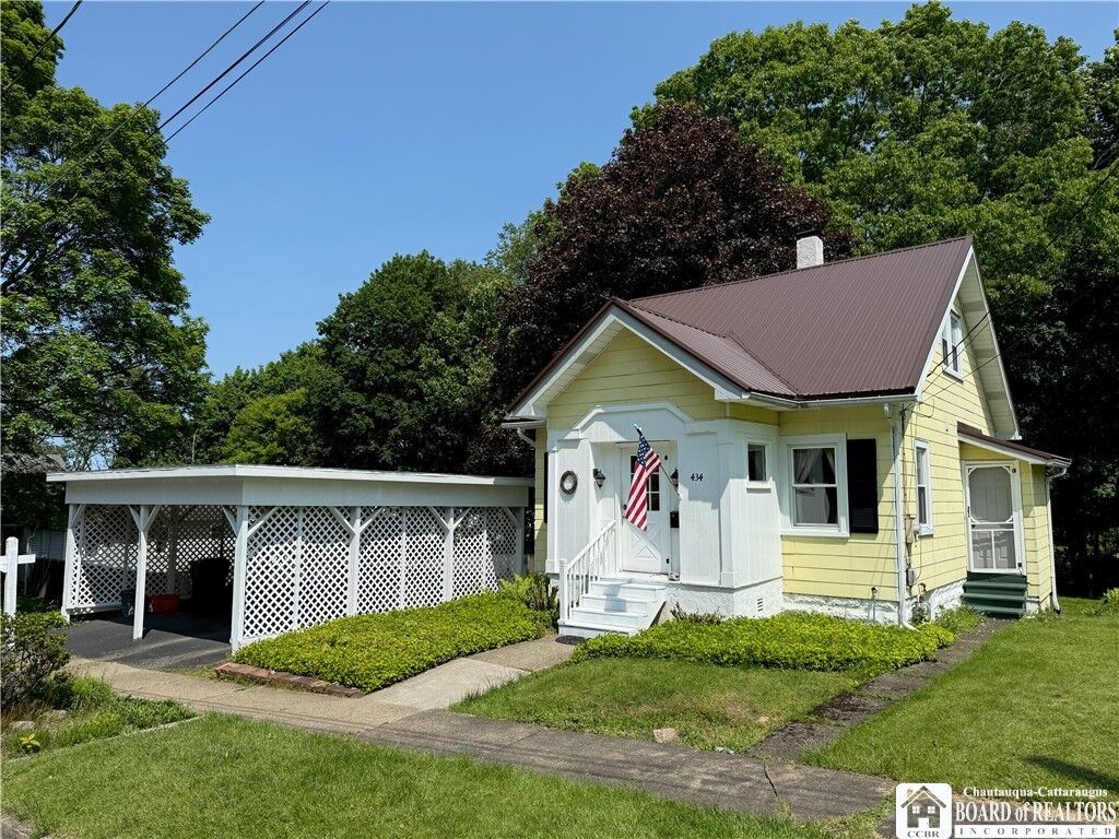 Property Photo:  434 Hallock Street  NY 14701 