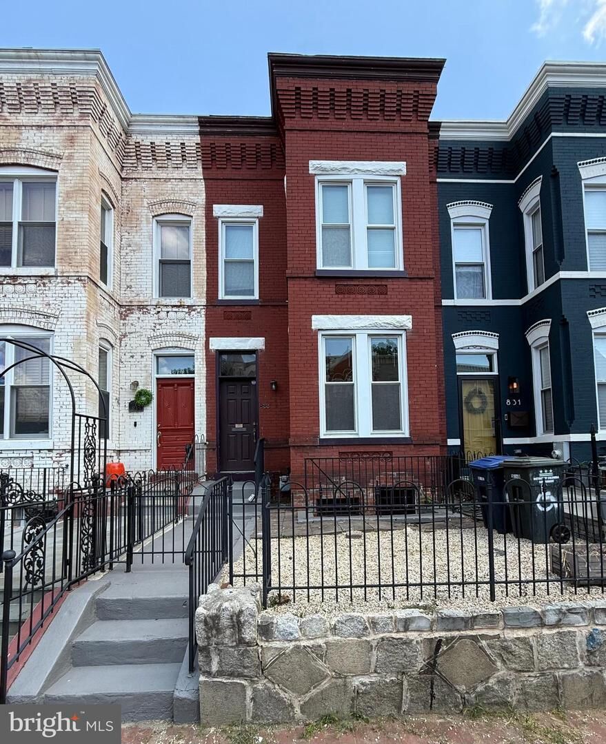 Property Photo:  833 11th Street NE  DC 20002 