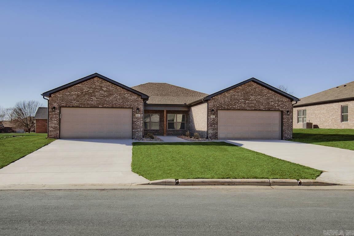 Property Photo: 336 Turnberry Court AR 72653