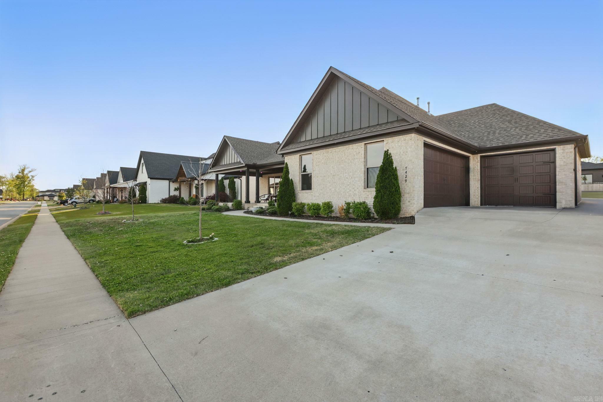 Property Photo: 7429 Lake Point Circle AR 72019