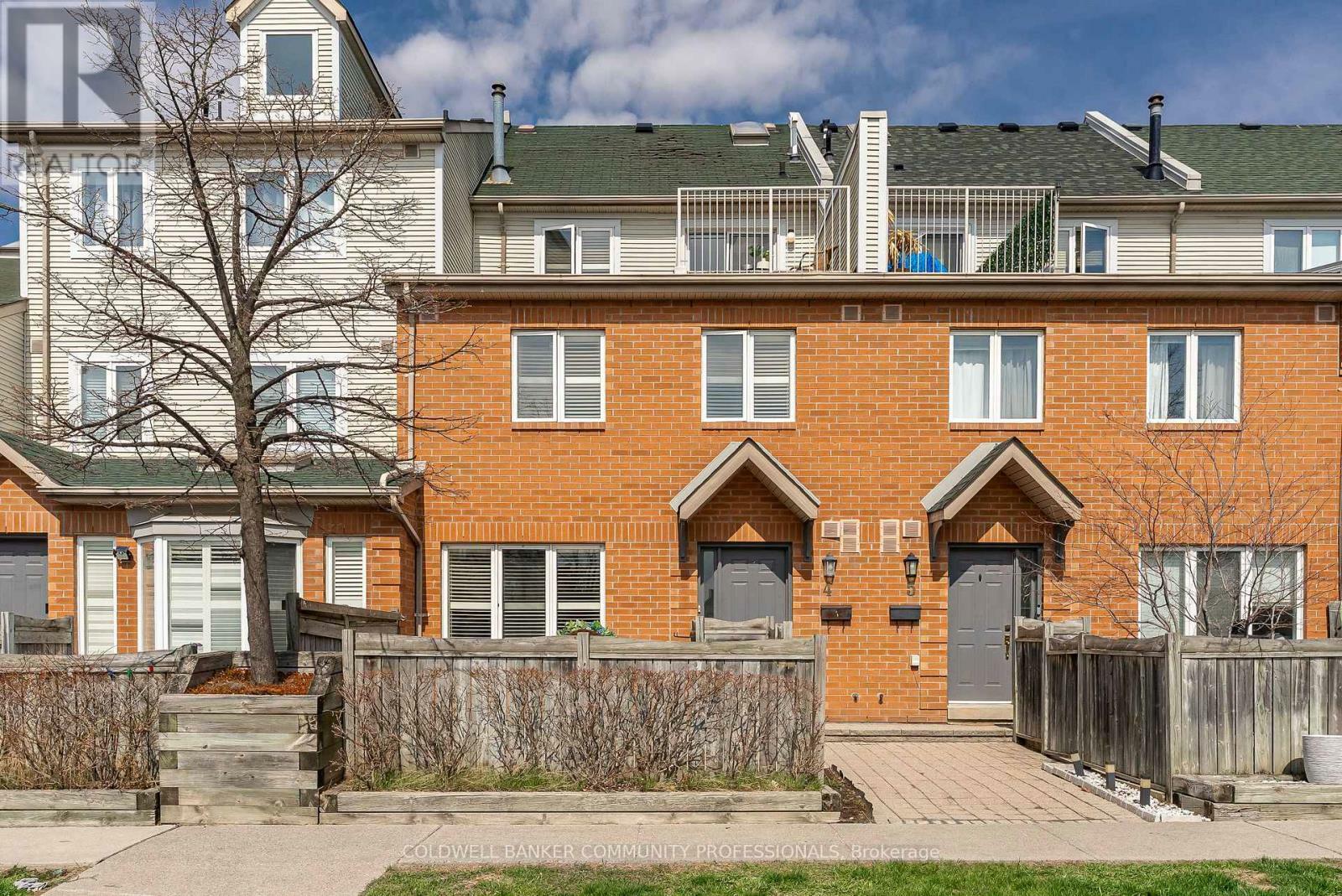 Property Photo:  1241 Parkwest Place 4  ON L5E 3J3 